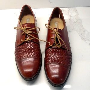 Women’s Brown Cole Haan Basketweave Oxford Shoes - size 7.5